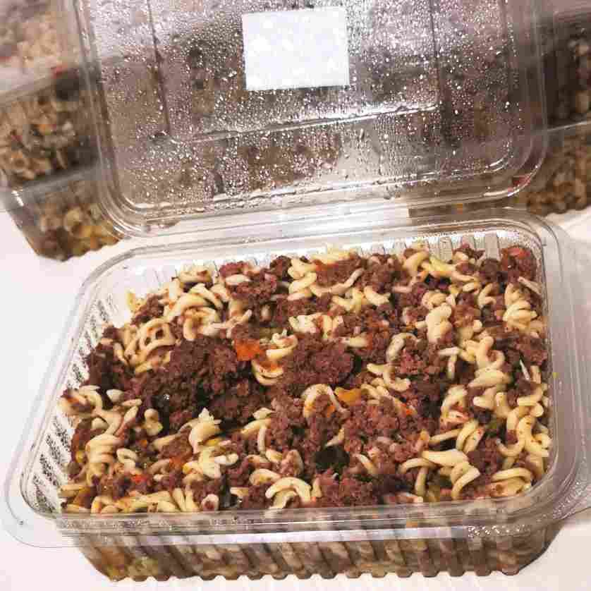 "طبق كامل جاهز للتقديم للكلاب و القطط "عجائن